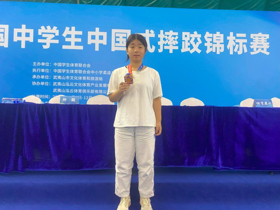 选手实力斗智斗勇,最终登上领奖台,战绩斐然 选手实力斗智斗勇,最终登上领奖台,战绩斐然