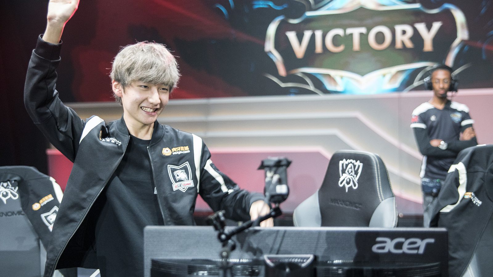 T1翻盘CLG，Peanut单局斩获MVP强强对话全球总决赛，成为赛场最大亮点